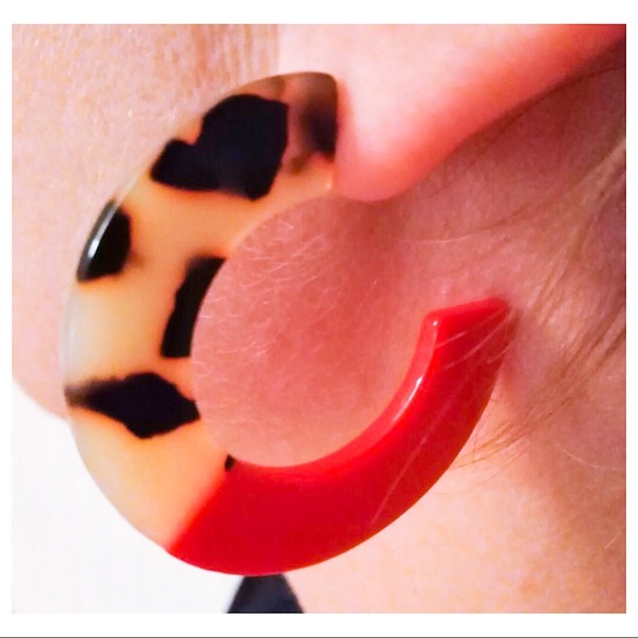 Hoop Earrings Round Flat Brown Red Acrylic NWOT - Picture 4 of 7